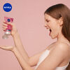 NIVEA-Gel-Limpiador-Facial-Agua-De-Rosas-Todo-tipo-de-piel-150-ml-imagen-4