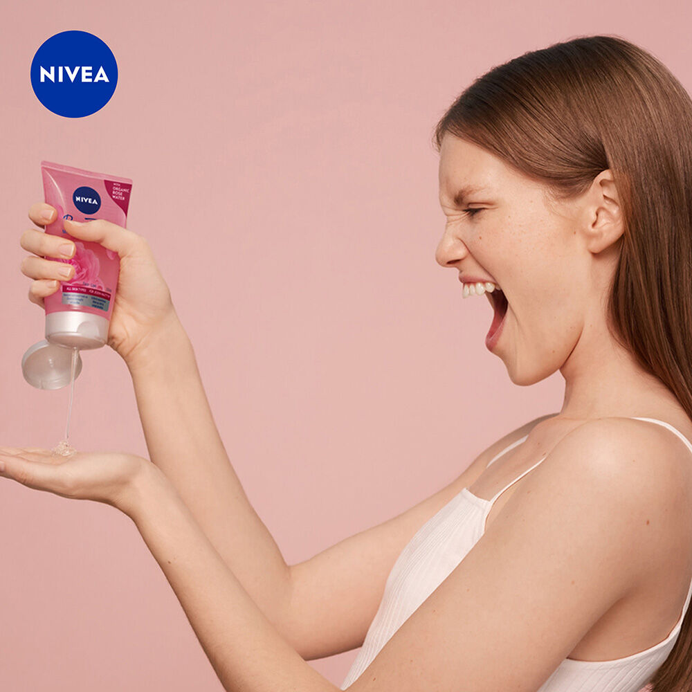 NIVEA-Gel-Limpiador-Facial-Agua-De-Rosas-Todo-tipo-de-piel-150-ml-imagen-4