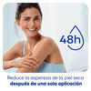 NIVEA-Crema-Corporal-Humectante-y-Aclarante,-Tono-Natural-Efecto-Satin-Todo-Tipo-de-Piel-220ml-imagen-4