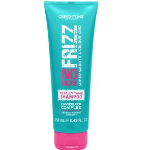 El-shampoo-Frizz-No-More-de-Creightons-defiende-de-la-humedad-al-mantener-su-uso-diario,-reduce-el-frizz-y-el-cabellos-se-siente-más-suave-y-manejable.-imagen